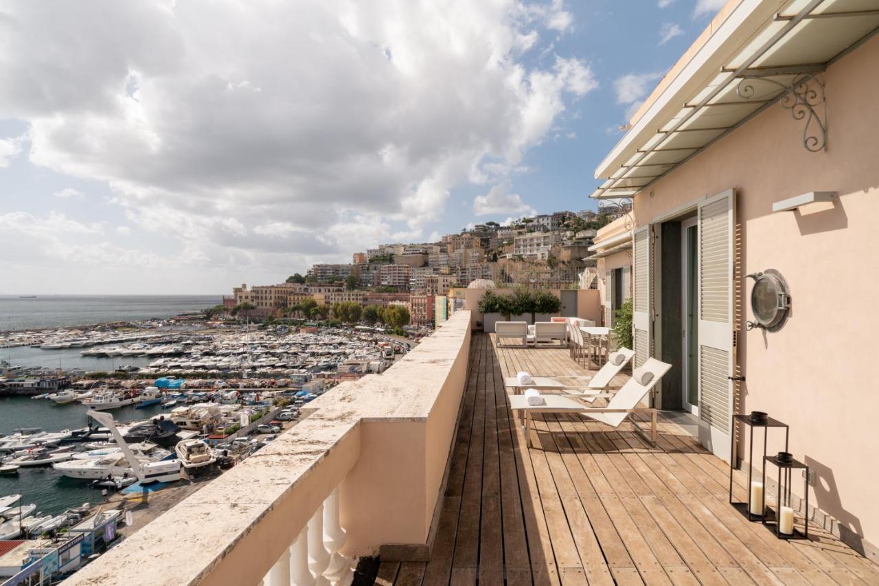 Caracciolo 13 Rooftop & Suites Napoli Eksteriør billede