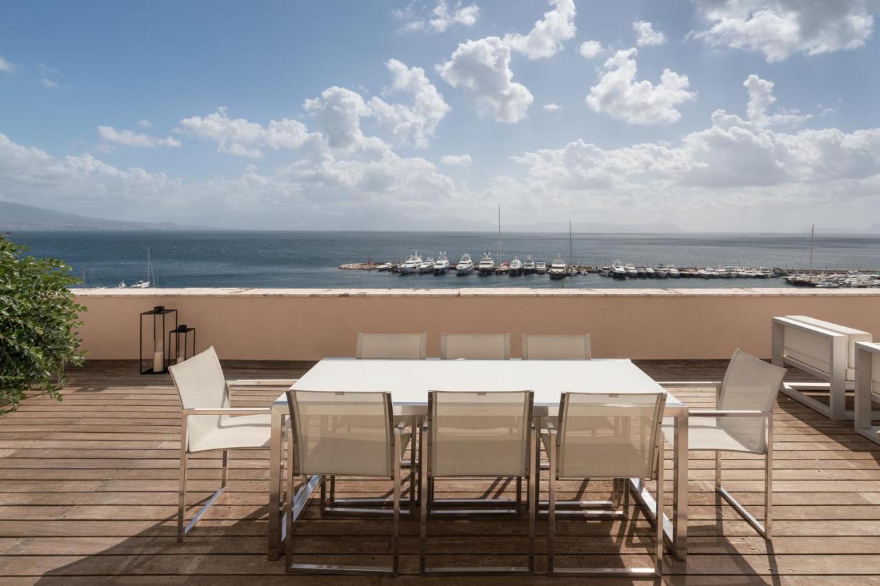 Caracciolo 13 Rooftop & Suites Napoli Eksteriør billede